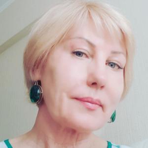 Алёна, 65 лет, Южно-Сахалинск