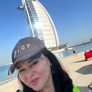 Девушки в Дубаи: Veronika, 38 - ищет парня из Дубаи