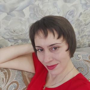 Девушки в Новомосковске: Ната, 39 - ищет парня из Новомосковска