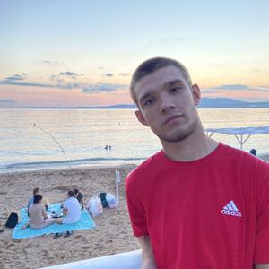 Максим, 22 года, Москва