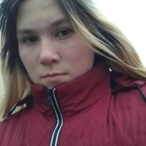 Девушки в Бийске: Ксения, 23 - ищет парня из Бийска