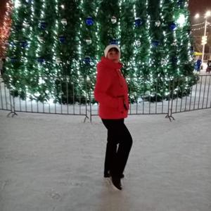 Девушки в Новомосковске: Лора, 46 - ищет парня из Новомосковска