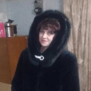 Девушки в Саратове: Елена, 47 - ищет парня из Саратова
