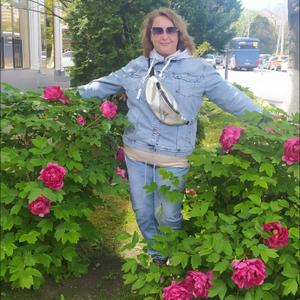 Девушки в Новокузнецке: Арина, 45 - ищет парня из Новокузнецка