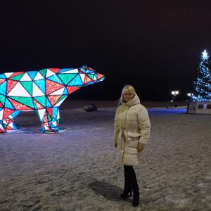 Девушки в Петрозаводске: Арина, 45 - ищет парня из Петрозаводска