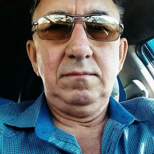 Виктор, 64 года, Торжок