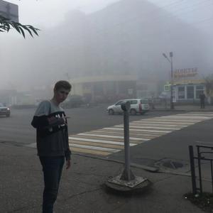 Парни в Томске: Максим, 21 - ищет девушку из Томска