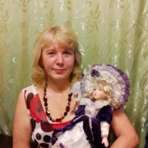 Девушки в Котласе: Людмила, 63 - ищет парня из Котласа