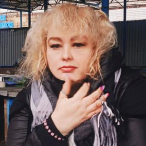 Девушки в Донецке: Людмила, 48 - ищет парня из Донецка