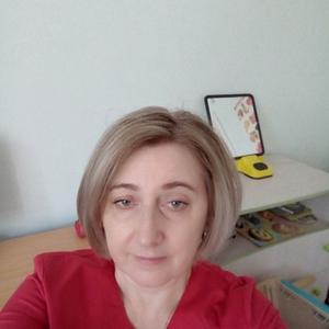 Девушки в Тобольске: Ирина Николаева, 60 - ищет парня из Тобольска
