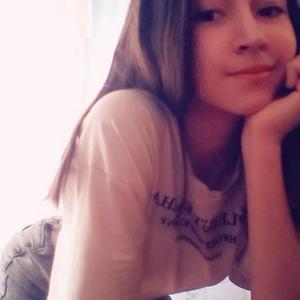 Девушки в Ульяновске: Настя, 19 - ищет парня из Ульяновска