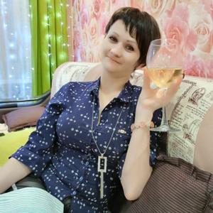 Девушки в Саратове: Ирина, 37 - ищет парня из Саратова