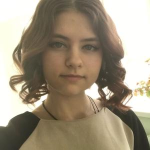 Девушки в Липецке: Алина, 18 - ищет парня из Липецка