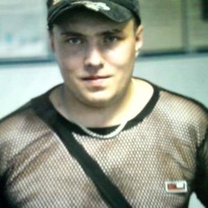 Дмитрий, 38 лет, Любим