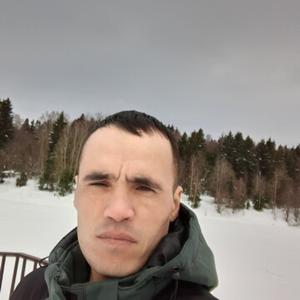 Искандаров, 31 год, Балабаново