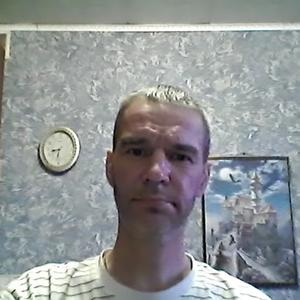 Олег, 45 лет, Кировск