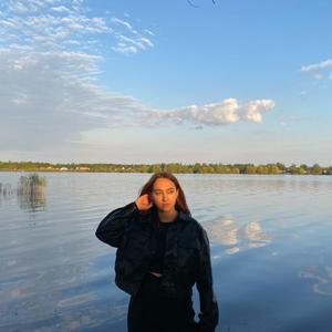 Девушки в Великий Новгороде: Анна, 21 - ищет парня из Великий Новгорода
