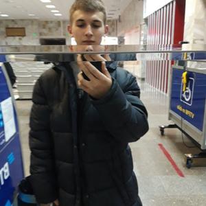 Парни в Апшеронске: Анатолий, 22 - ищет девушку из Апшеронска