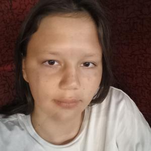 Девушки в Владивостоке: Дарья, 19 - ищет парня из Владивостока