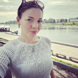 Девушки в Пскове: Юлия, 34 - ищет парня из Пскова