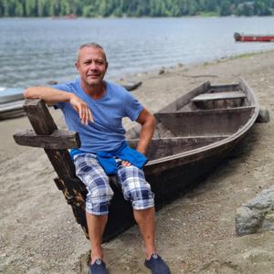 Парни в Гатчине: Андрей, 50 - ищет девушку из Гатчины