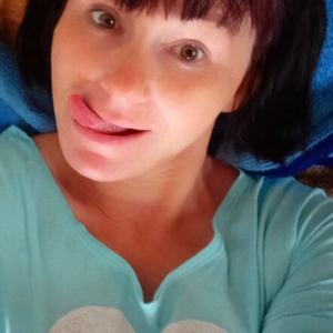 Девушки в Перми: Katya, 41 - ищет парня из Перми