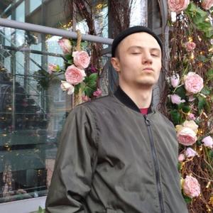 Парни в Кемерово: Антон, 21 - ищет девушку из Кемерово