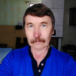 Виктор, 68 лет, Братск
