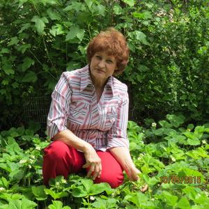 Девушки в Пскове: Тина, 75 - ищет парня из Пскова